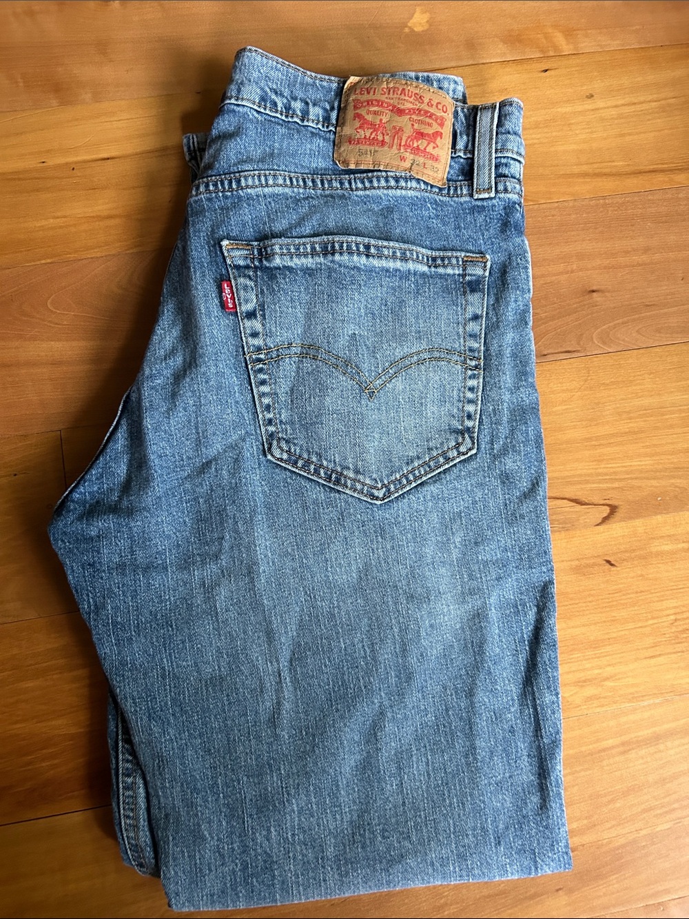 Levi's Men's Light Blue Relaxed Jeans - Back Pocket Detail